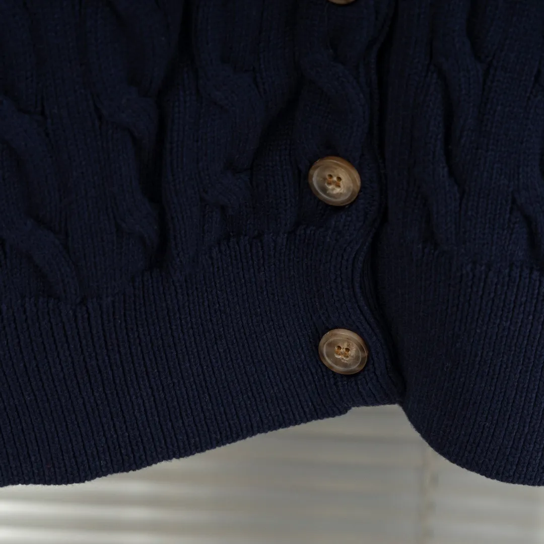 P290 top version (different currencies) You can scan the code to enter the official website. Style: Ralph Lauren POLO Ralph Lauren small label embroidered knitted cardigan jacket. Color: Picture color. Size: S-XL. Fabric: pure cotton. Accessories: full set of customized accessories. No gender distinction. Same style for men and women.